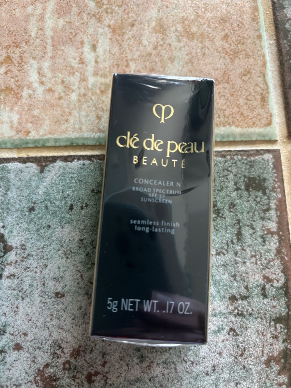 cle de peau Beauté Concealer - Beige. New. Still in packaging.